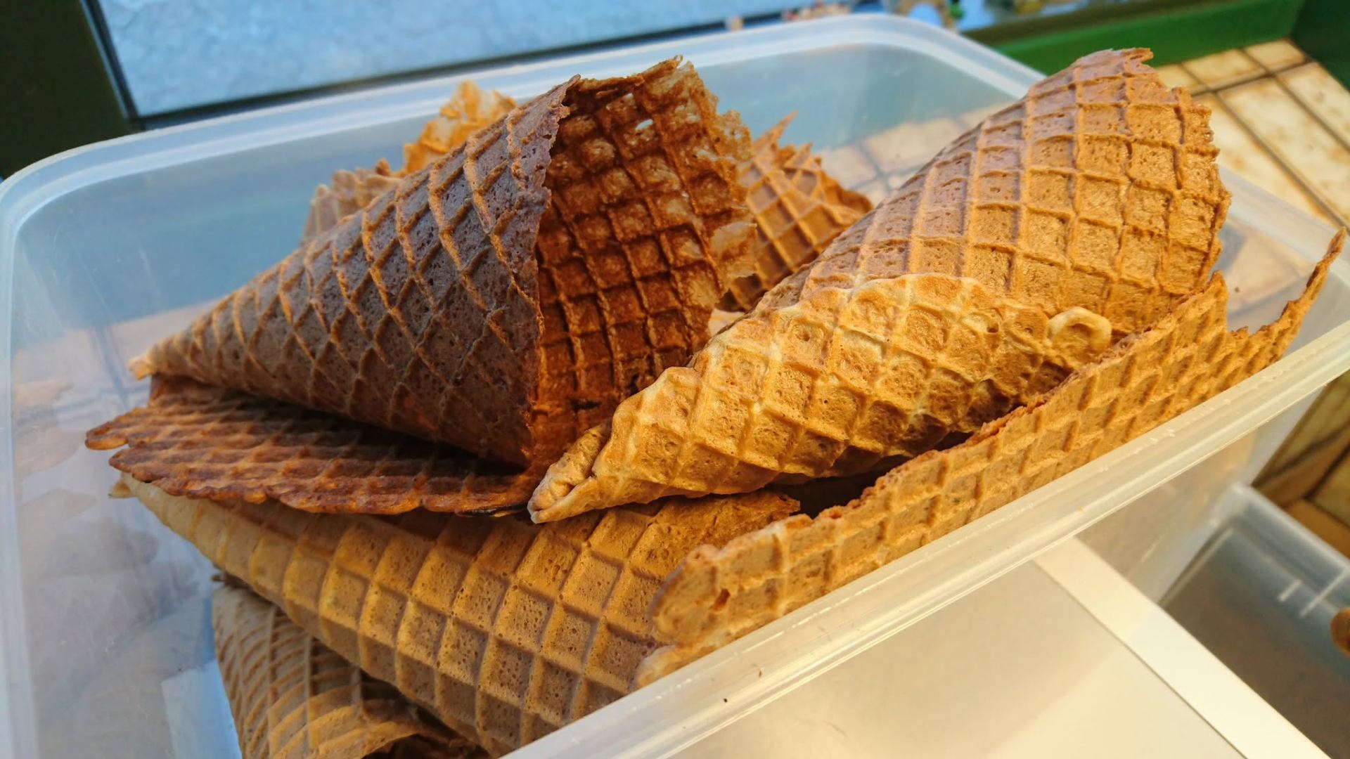 Friskbagte vaffelskaller klar til softice